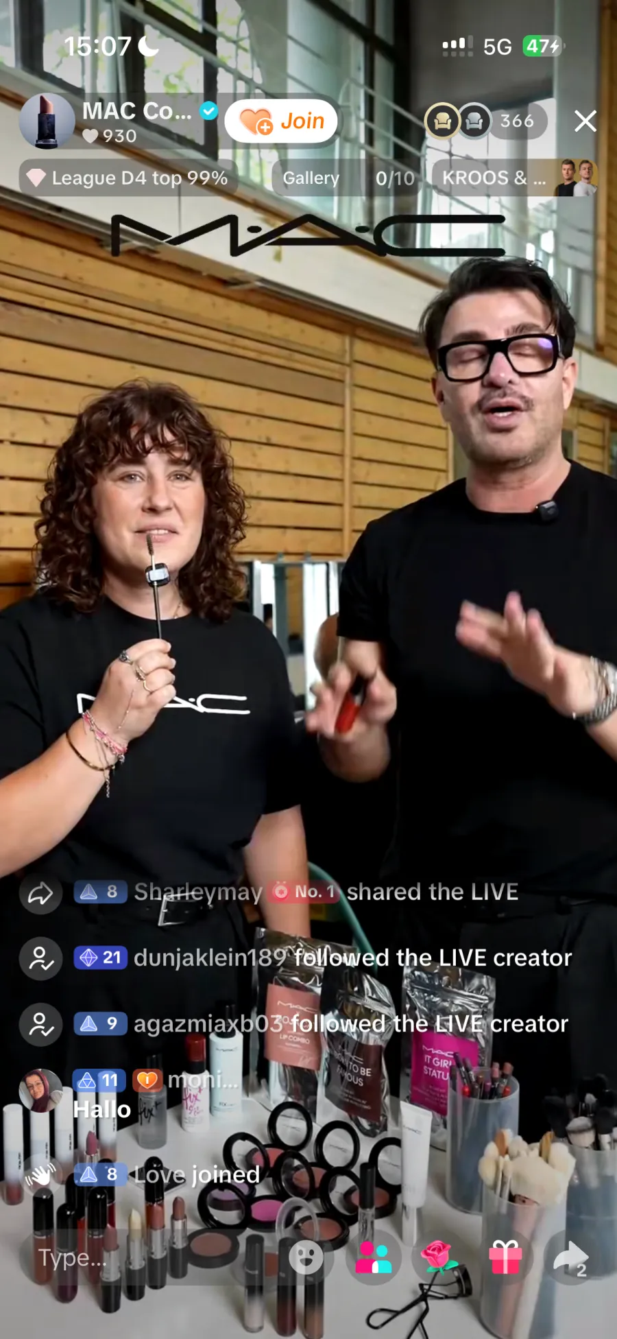 MAC artists on live